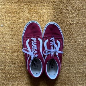 Vans old skool sneaker in burgundy.